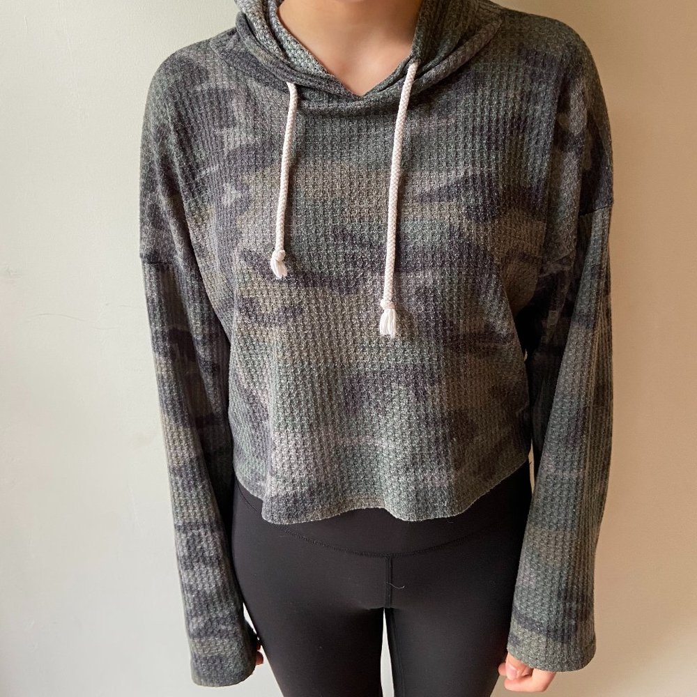 Camo long sleeve cropped hoodie